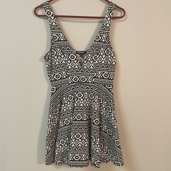 Express fit and flare Aztec print dress - Picture 2 of 5
